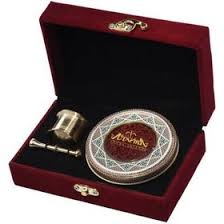 ماه و مهر3 جعبه کادویی مخمل با زعفران سوپر نگین اتویی 2عدد 3گرم خاتم و هاون و قوری